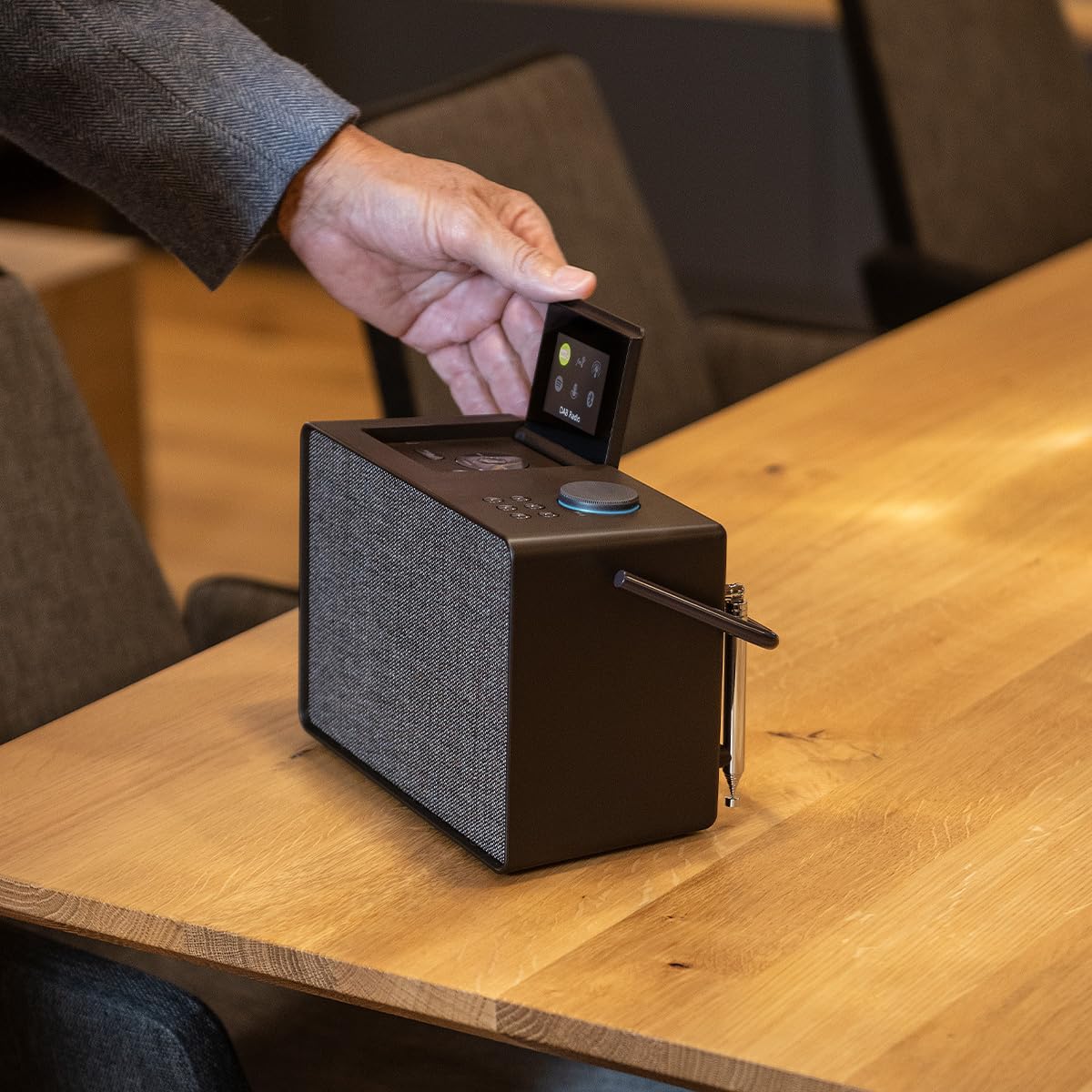 pure-evoke-play-portables-musiksystem-mit-dab-ukw-internetradio-spotify-connect- image 7